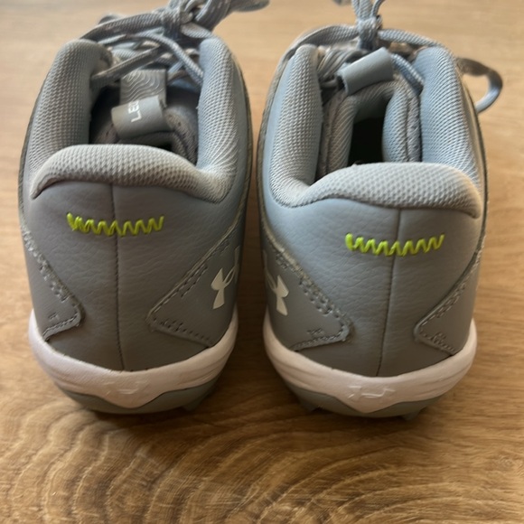 Under Armour Cleats - Gray and White - Little Boy size 13 - Picture 5 of 6